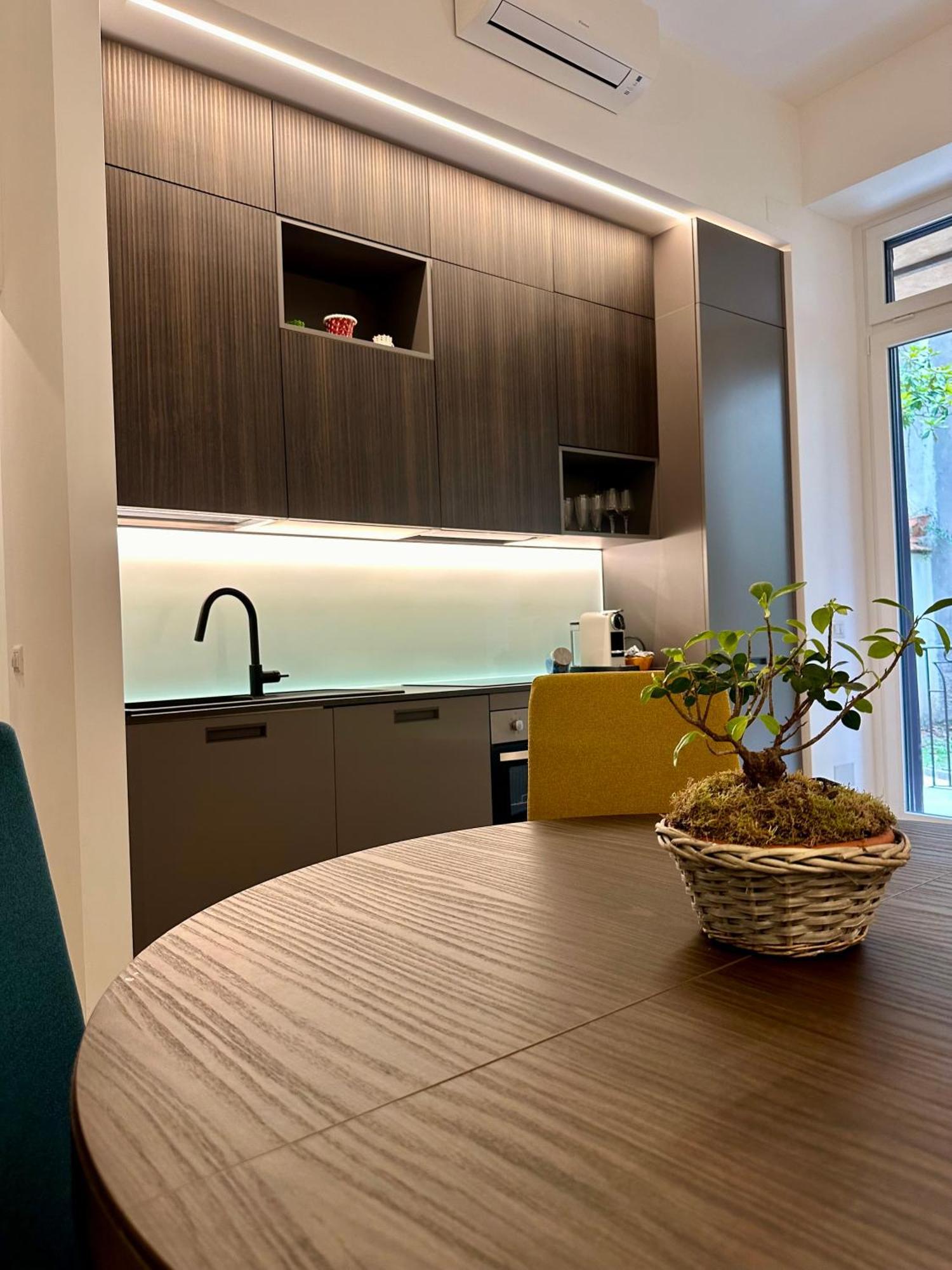 Lr Deluxe Apartments - Porta Venezia - Bilocale Con Giardino Privato Милано Екстериор снимка