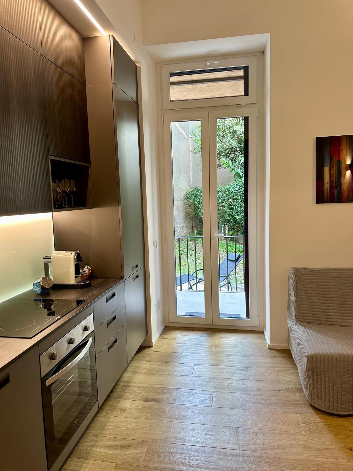 Lr Deluxe Apartments - Porta Venezia - Bilocale Con Giardino Privato Милано Екстериор снимка