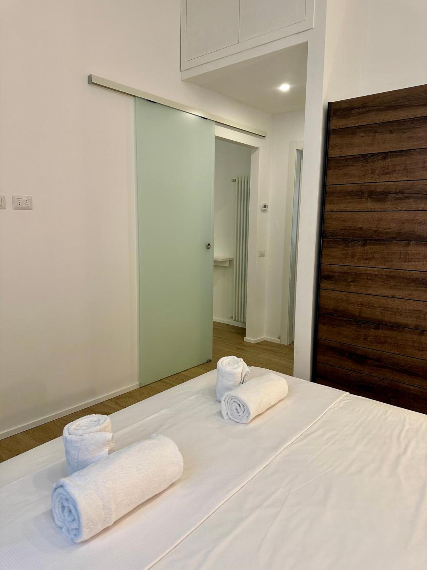 Lr Deluxe Apartments - Porta Venezia - Bilocale Con Giardino Privato Милано Екстериор снимка