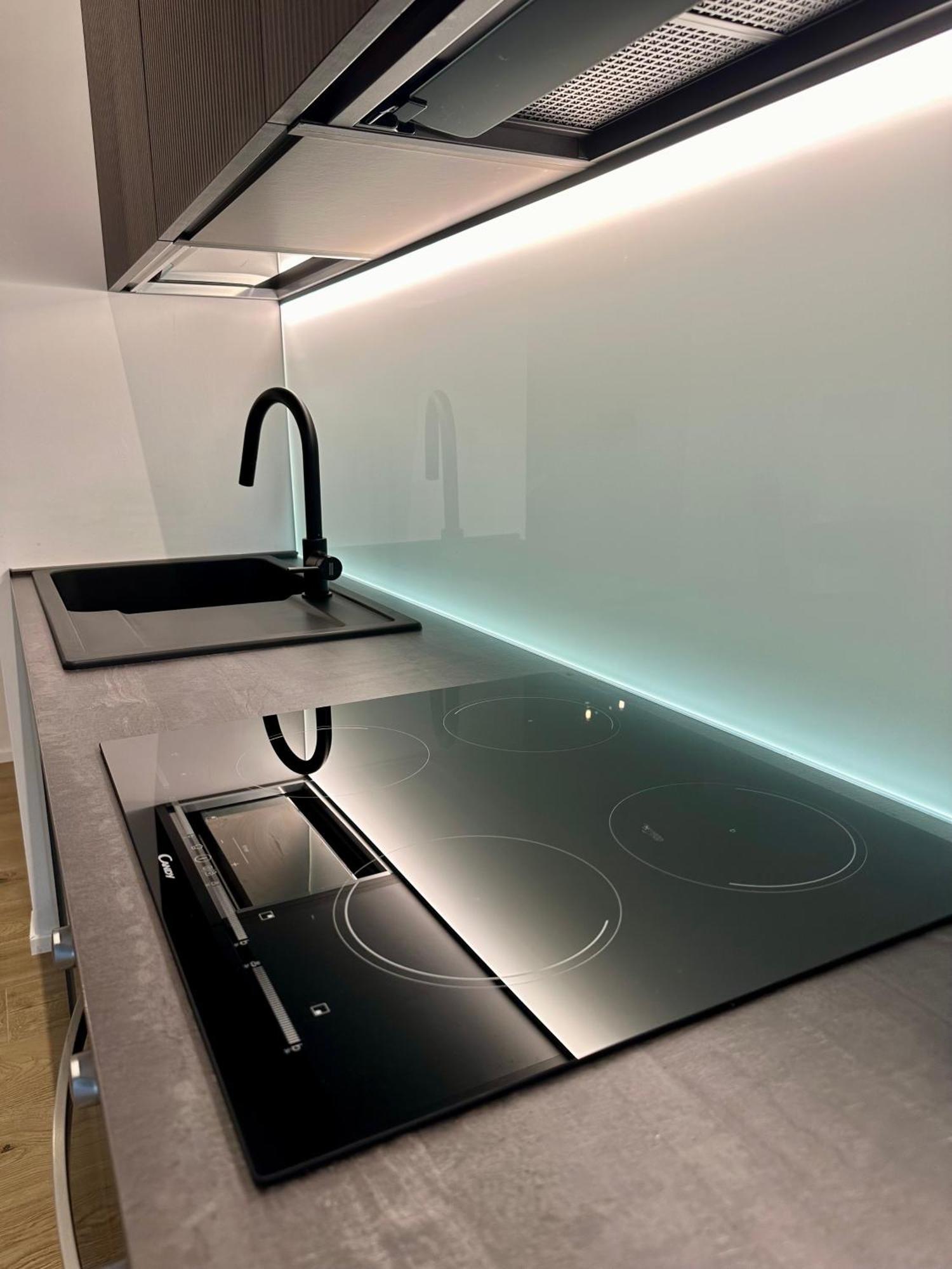 Lr Deluxe Apartments - Porta Venezia - Bilocale Con Giardino Privato Милано Екстериор снимка