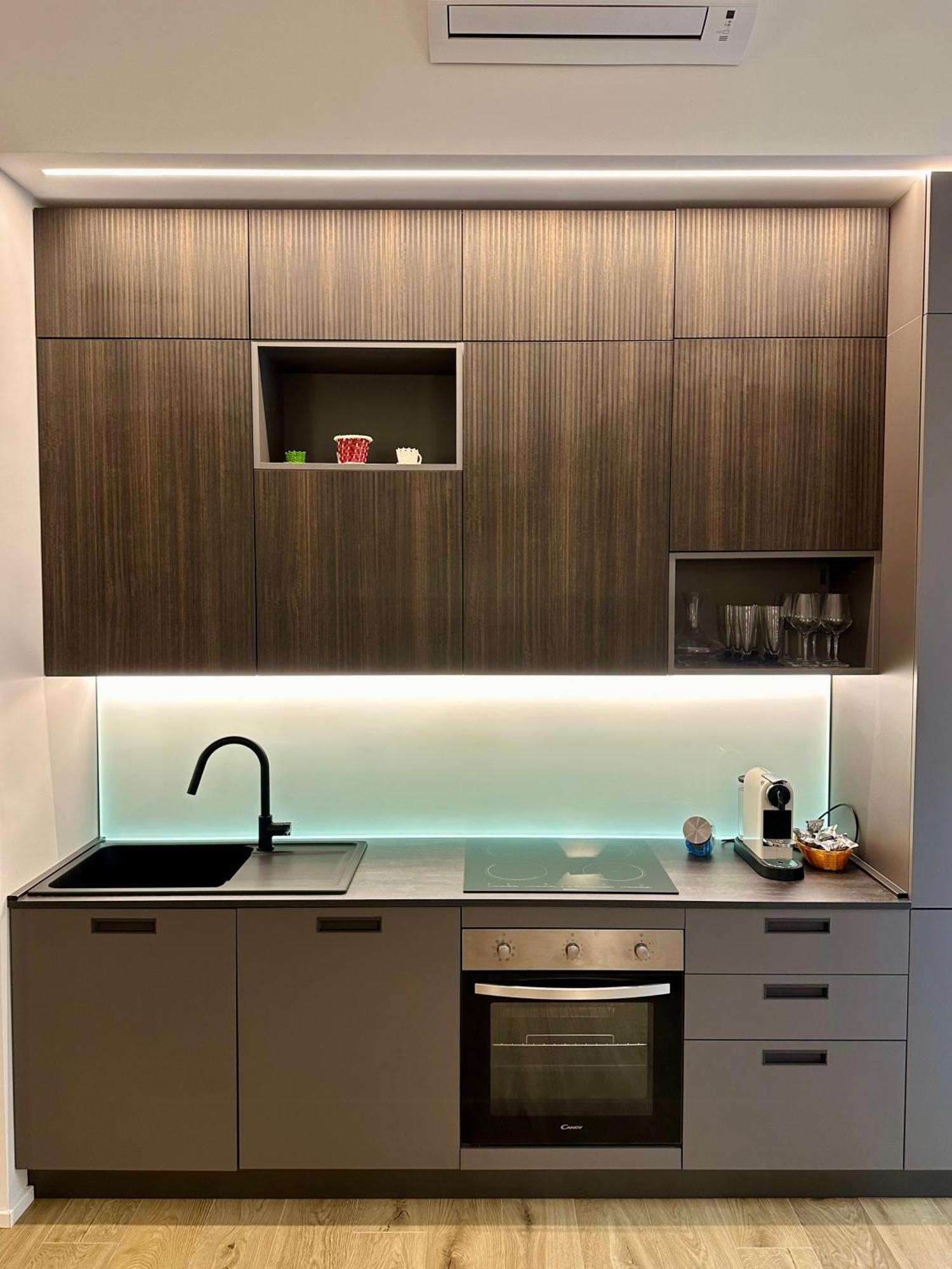 Lr Deluxe Apartments - Porta Venezia - Bilocale Con Giardino Privato Милано Екстериор снимка