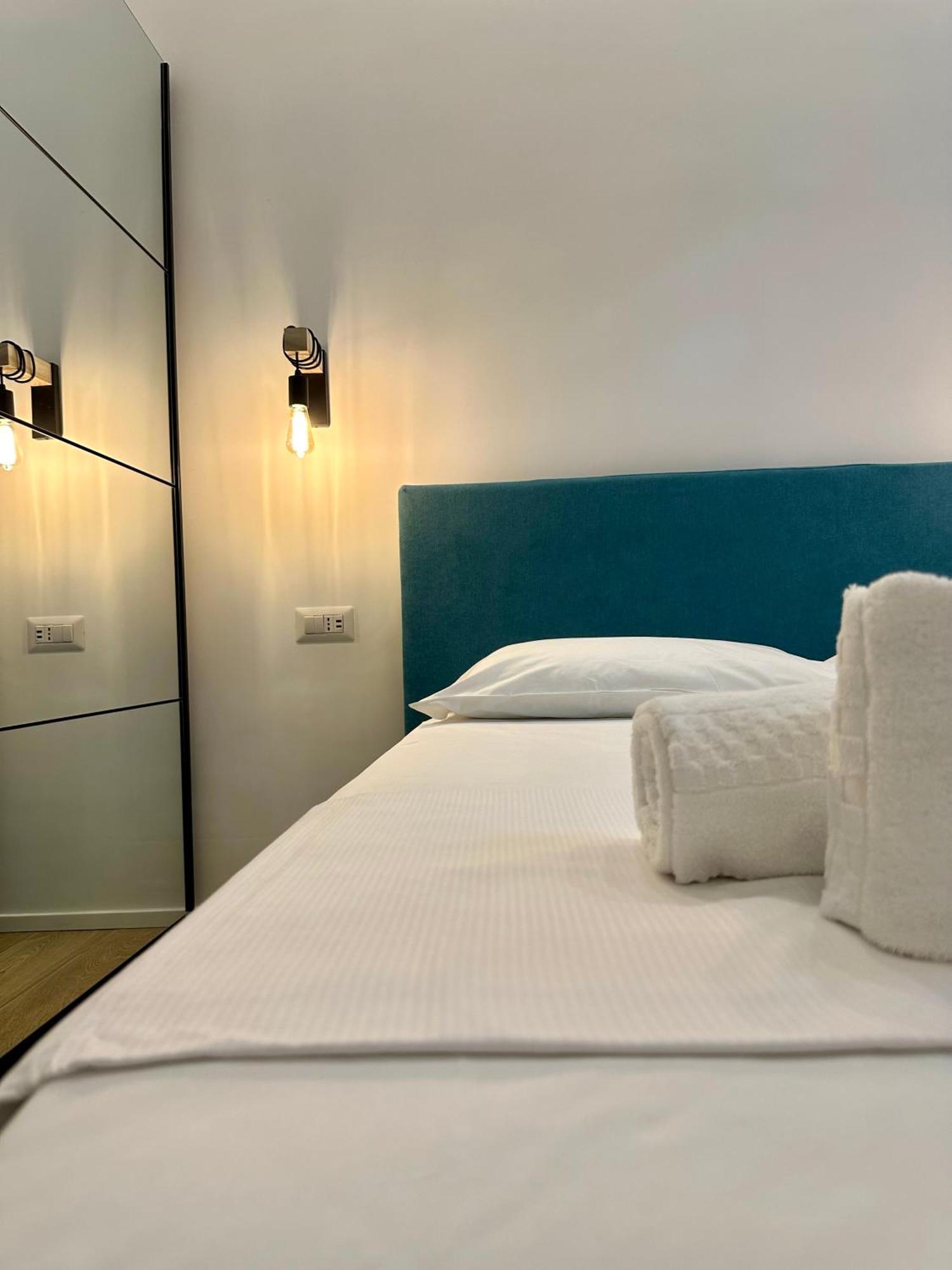 Lr Deluxe Apartments - Porta Venezia - Bilocale Con Giardino Privato Милано Екстериор снимка